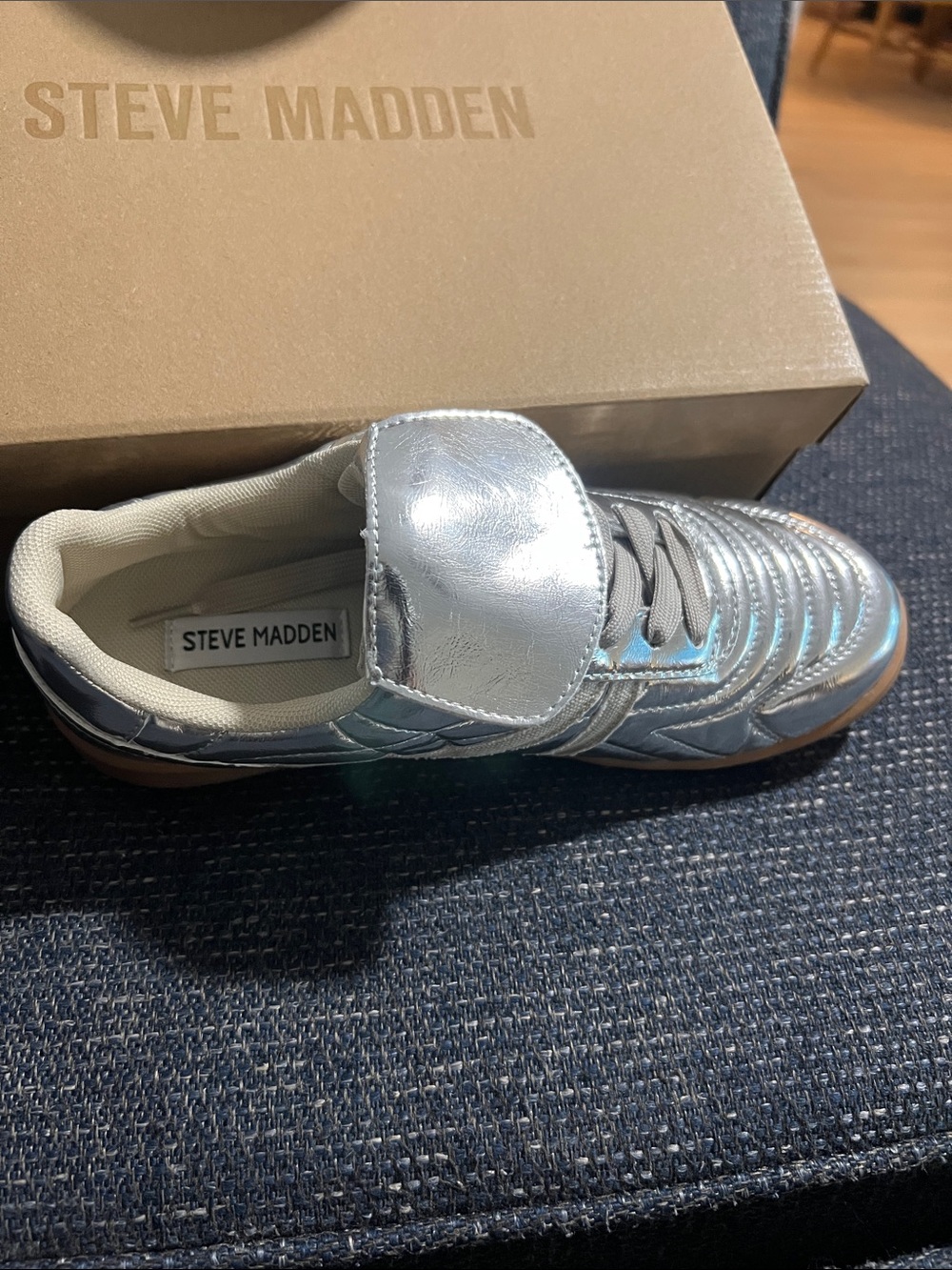 NWT size 7 Steve Madden Silver Metallic Lace-Up Sneaker - Picture 2 of 6